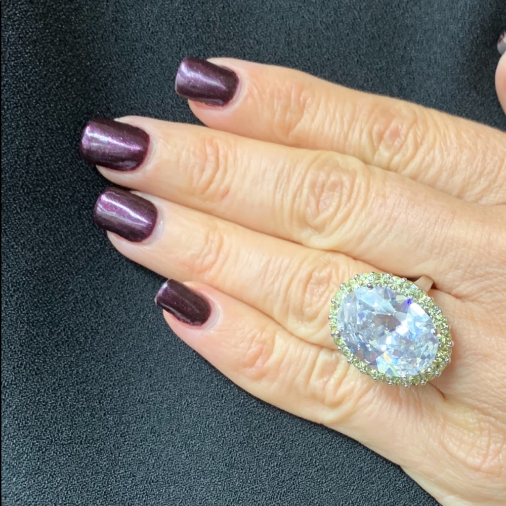 Melania QVC NIB Large Oval Canary CZ ring size 7